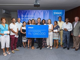 SWAN remet Rs 1 million à 12 ONG dans le cadre de la Journée Internationale des Droits de l’enfant