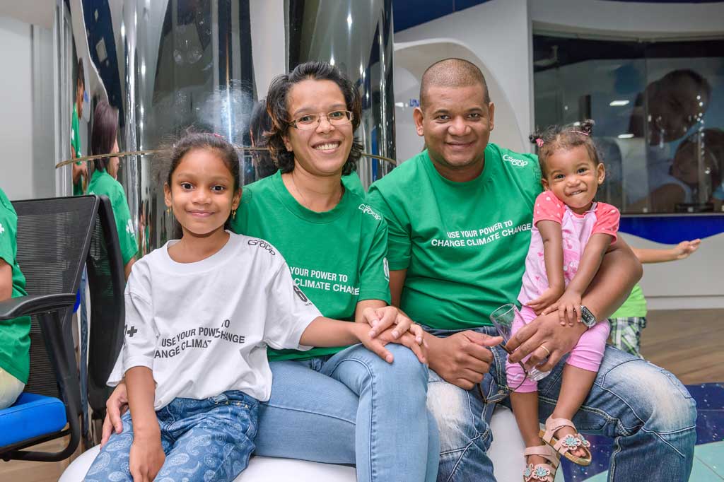 SWAN celebre Earth Hour par des sketches, chants et dessins