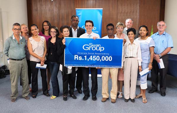 Dix ONG reçoivent Rs 1.45 million de Swan Group